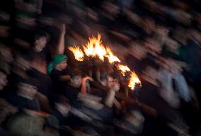 Iran-Muharram, Performing With Fire