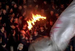 Iran-Muharram, Performing With Fire