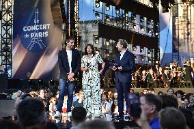 Concert For Olympic Flame Arrival At City Hall - Paris