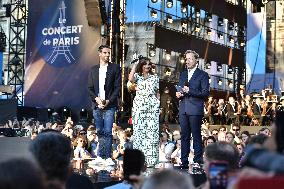 Concert For Olympic Flame Arrival At City Hall - Paris