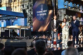 Concert For Olympic Flame Arrival At City Hall - Paris