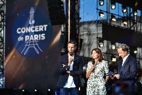 Concert For Olympic Flame Arrival At City Hall - Paris