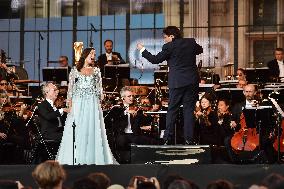 Concert For Olympic Flame Arrival At City Hall - Paris