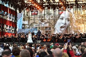 Concert For Olympic Flame Arrival At City Hall - Paris