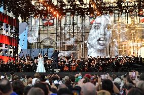 Concert For Olympic Flame Arrival At City Hall - Paris