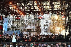 Concert For Olympic Flame Arrival At City Hall - Paris