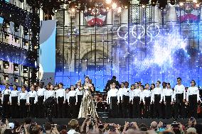 Concert For Olympic Flame Arrival At City Hall - Paris