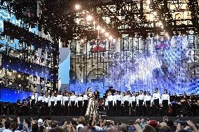 Concert For Olympic Flame Arrival At City Hall - Paris