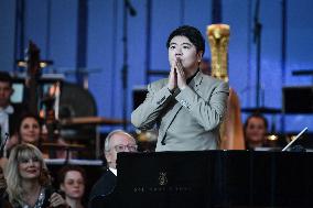 Concert For Olympic Flame Arrival At City Hall - Paris