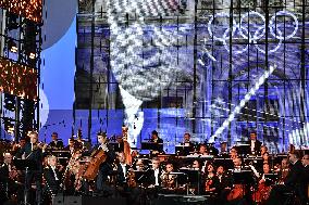 Concert For Olympic Flame Arrival At City Hall - Paris