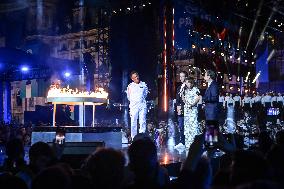 Concert For Olympic Flame Arrival At City Hall - Paris