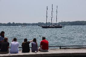 Daily Life During Summer Season In Toronto