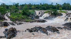 LAOS-VIENTIANE-KHONE PHAPHENG FALLS