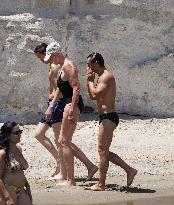 Brigitte Nilsen And Family Beachside - Ischia