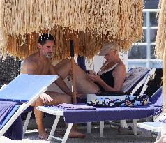 Brigitte Nilsen And Family Beachside - Ischia