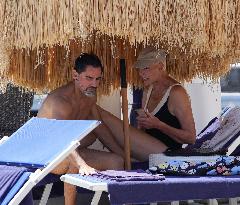 Brigitte Nilsen And Family Beachside - Ischia