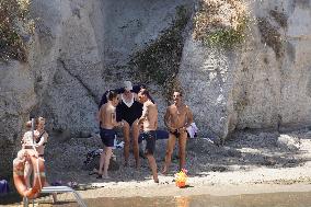 Brigitte Nielsen And Family Beachside - Ischia