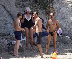 Brigitte Nielsen And Family Beachside - Ischia