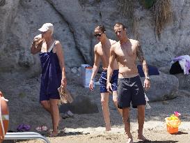 Brigitte Nielsen And Family Beachside - Ischia