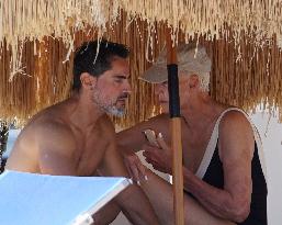 Brigitte Nielsen And Family Beachside - Ischia