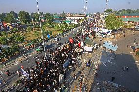 Thousands Participate In Muharram Mourning Process In Kashmir