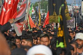 Thousands Participate In Muharram Mourning Process In Kashmir