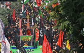 Thousands Participate In Muharram Mourning Process In Kashmir