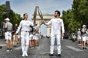 Paris 2024 - Olympic Flame At The Arc De Triomphe - Paris