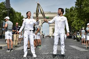 Paris 2024 - Olympic Flame At The Arc De Triomphe - Paris