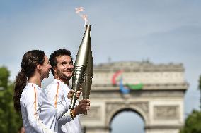 Paris 2024 - Olympic Flame At The Arc De Triomphe - Paris