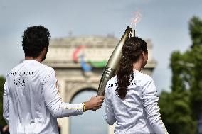 Paris 2024 - Olympic Flame At The Arc De Triomphe - Paris