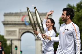 Paris 2024 - Olympic Flame At The Arc De Triomphe - Paris