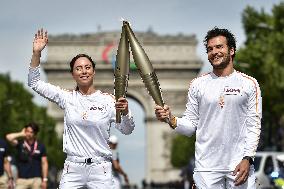 Paris 2024 - Olympic Flame At The Arc De Triomphe - Paris