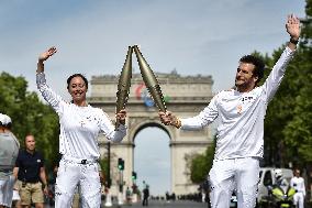 Paris 2024 - Olympic Flame At The Arc De Triomphe - Paris