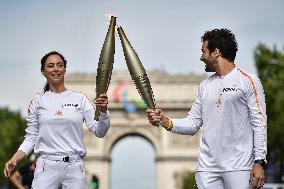 Paris 2024 - Olympic Flame At The Arc De Triomphe - Paris