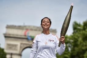 Paris 2024 - Olympic Flame At The Arc De Triomphe - Paris