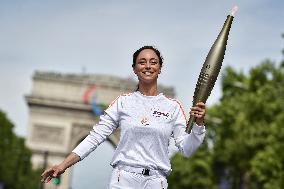 Paris 2024 - Olympic Flame At The Arc De Triomphe - Paris