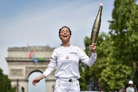 Paris 2024 - Olympic Flame At The Arc De Triomphe - Paris