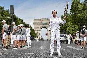 Paris 2024 - Olympic Flame At The Arc De Triomphe - Paris