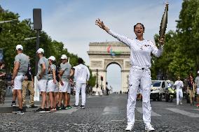 Paris 2024 - Olympic Flame At The Arc De Triomphe - Paris