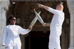 (SP)FRANCE-PARIS-OLYMPIC GAMES-TORCH RELAY