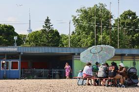 Daily Life On Centre Island