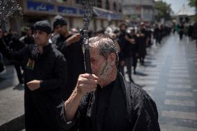 Iranians Commemorate Tasou'a