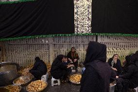 Iranians Commemorate Tasou'a