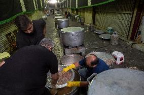 Iranians Commemorate Tasou'a