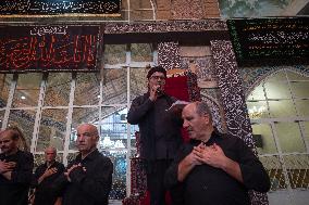 Iranians Commemorate Tasou'a