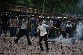 Clash Between Bangladesh Chhatra League And Quota Protesters In Dhaka University