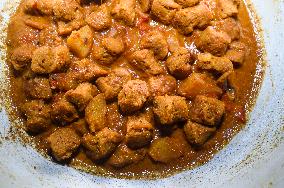 Vegan Mock Meat Curry - Soya Chunks Curry Recipe - Meal Maker Curry