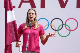 (SP)LATVIA-RIGA-PARIS OLYMPICS-FLAGBEARERS