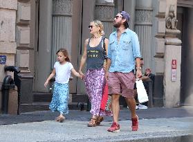 Kate Hudson Head To Lunch With Family - NYC